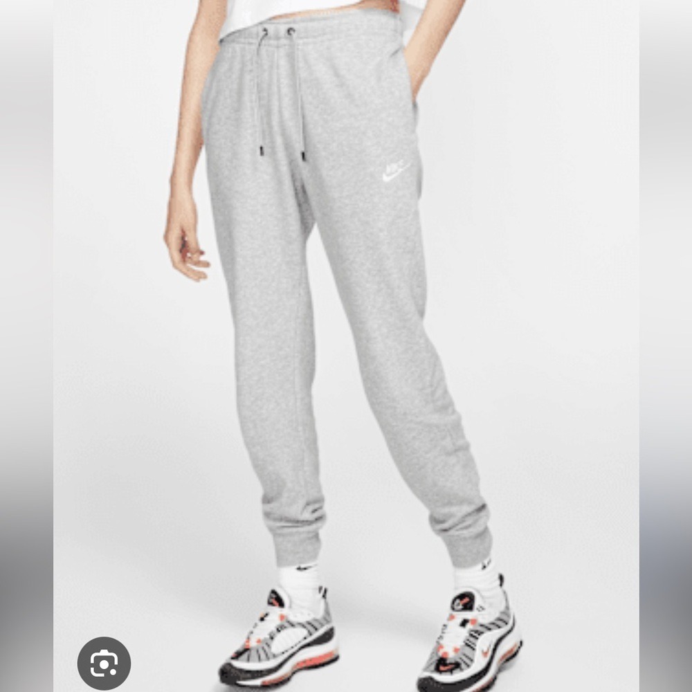 Nike Women's Medium Essential Fleece Jogger Sweatpants Grey